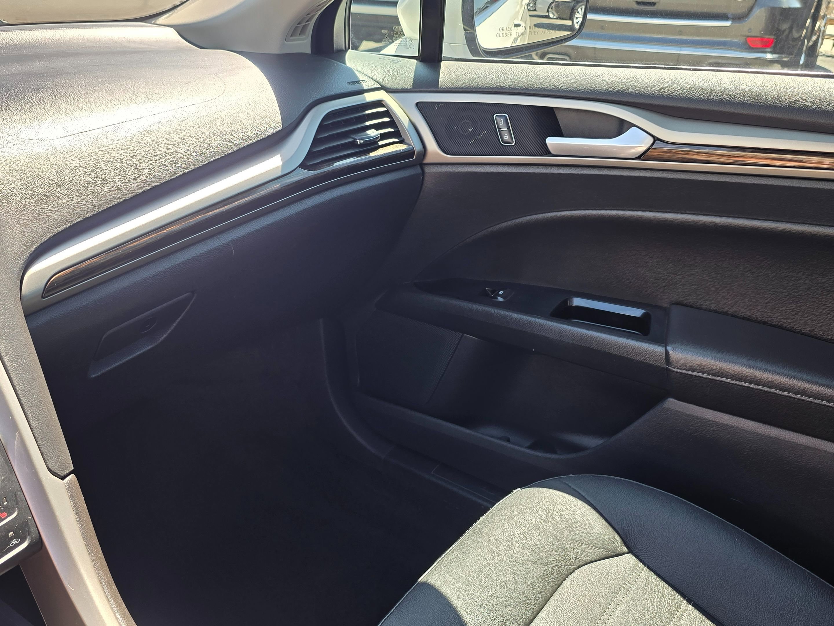 Used 2015 Ford Fusion SE w/ Equipment Group 202A FWD image 36