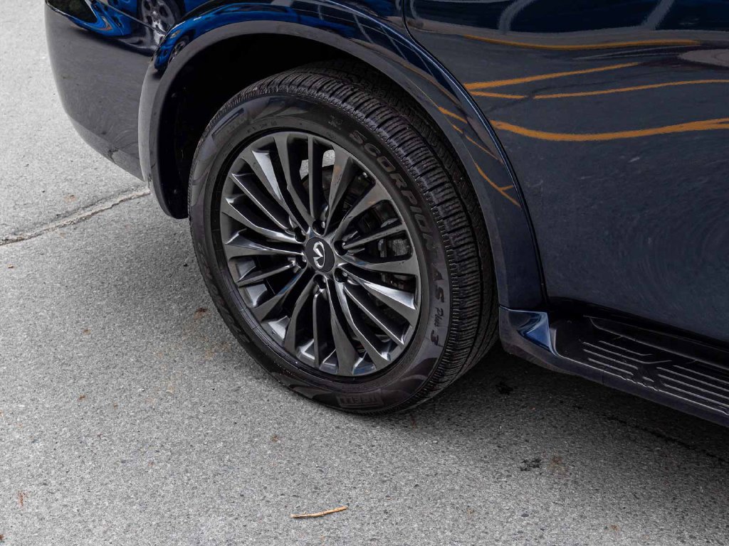 Used 2024 INFINITI QX80 Sensory AWD/4WD image 8