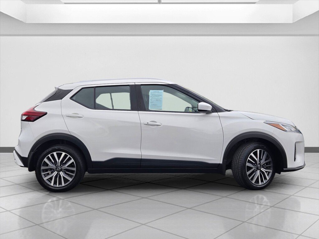 Used 2023 Nissan Kicks SV image 4