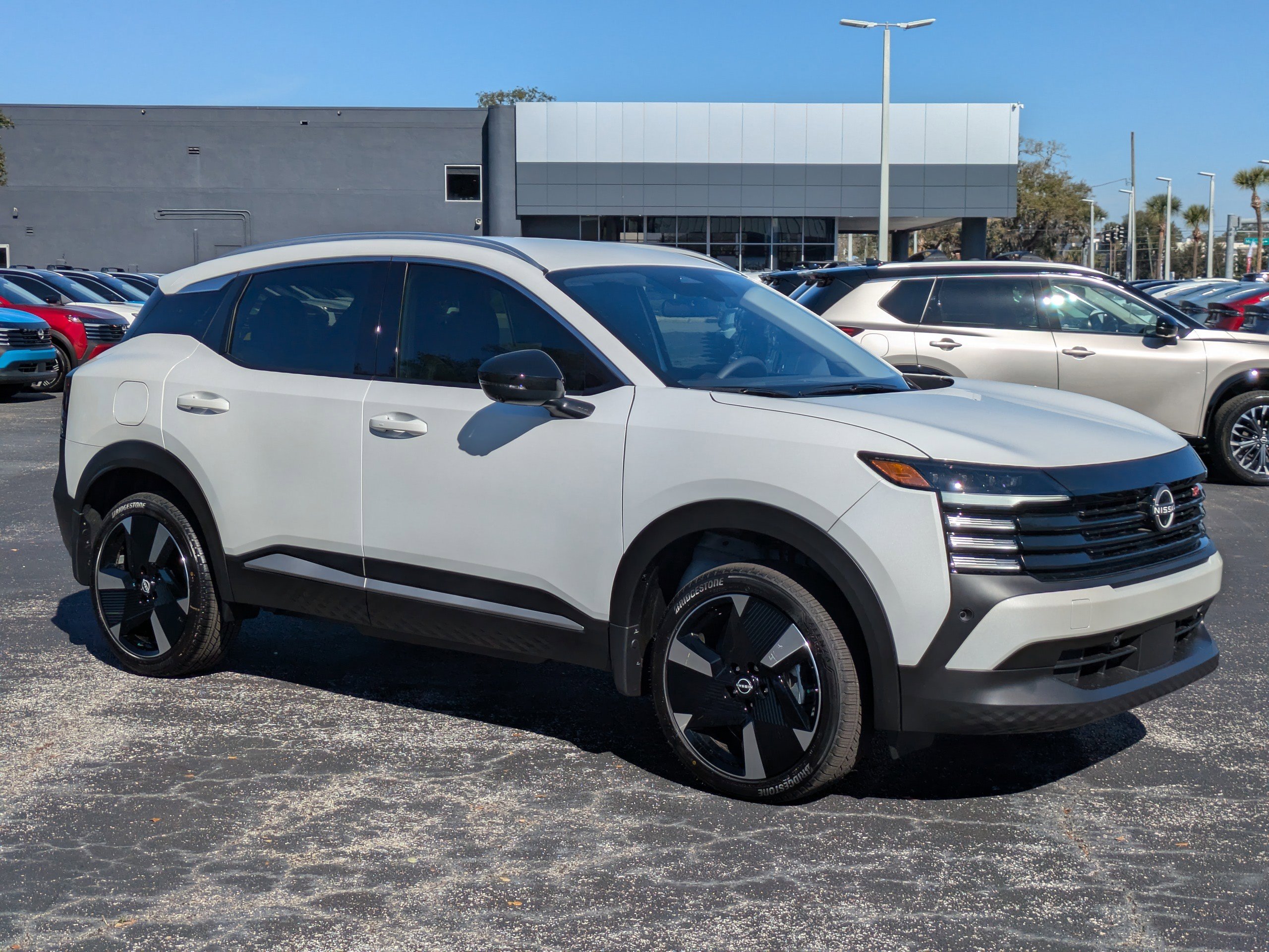 New 2026 Nissan Kicks SR FWD image 2