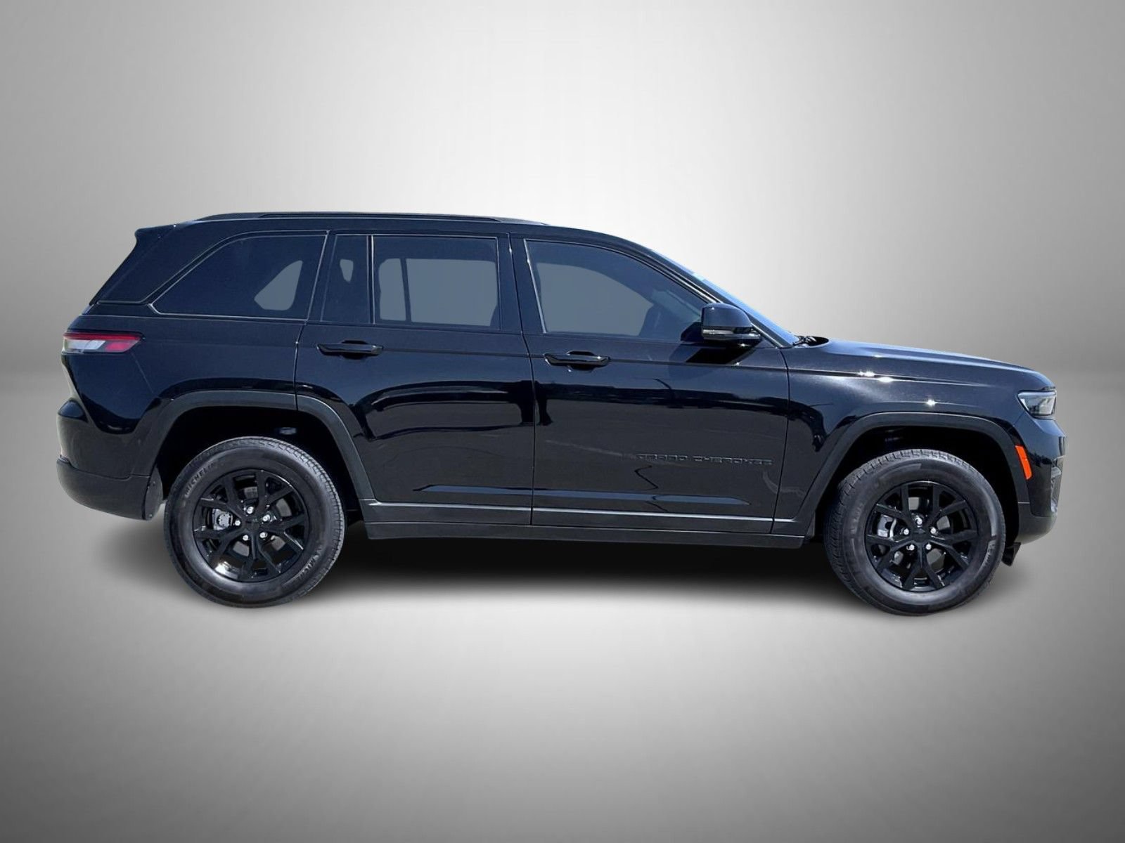 Used 2024 Jeep Grand Cherokee Altitude AWD/4WD image 4