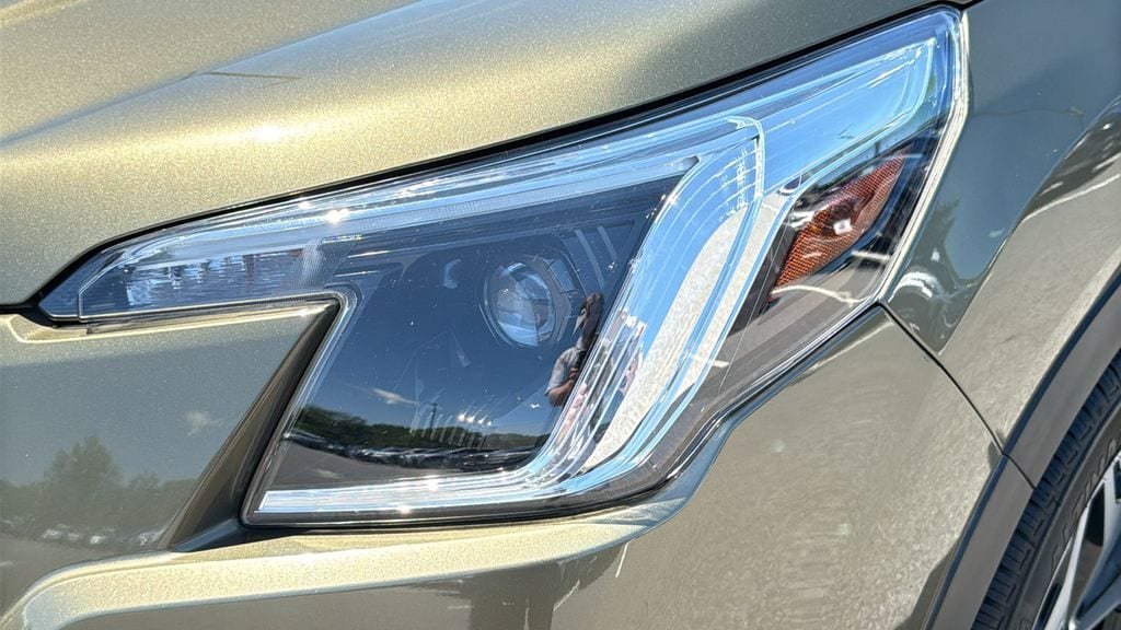 Certified 2023 Subaru Forester Premium AWD/4WD image 7