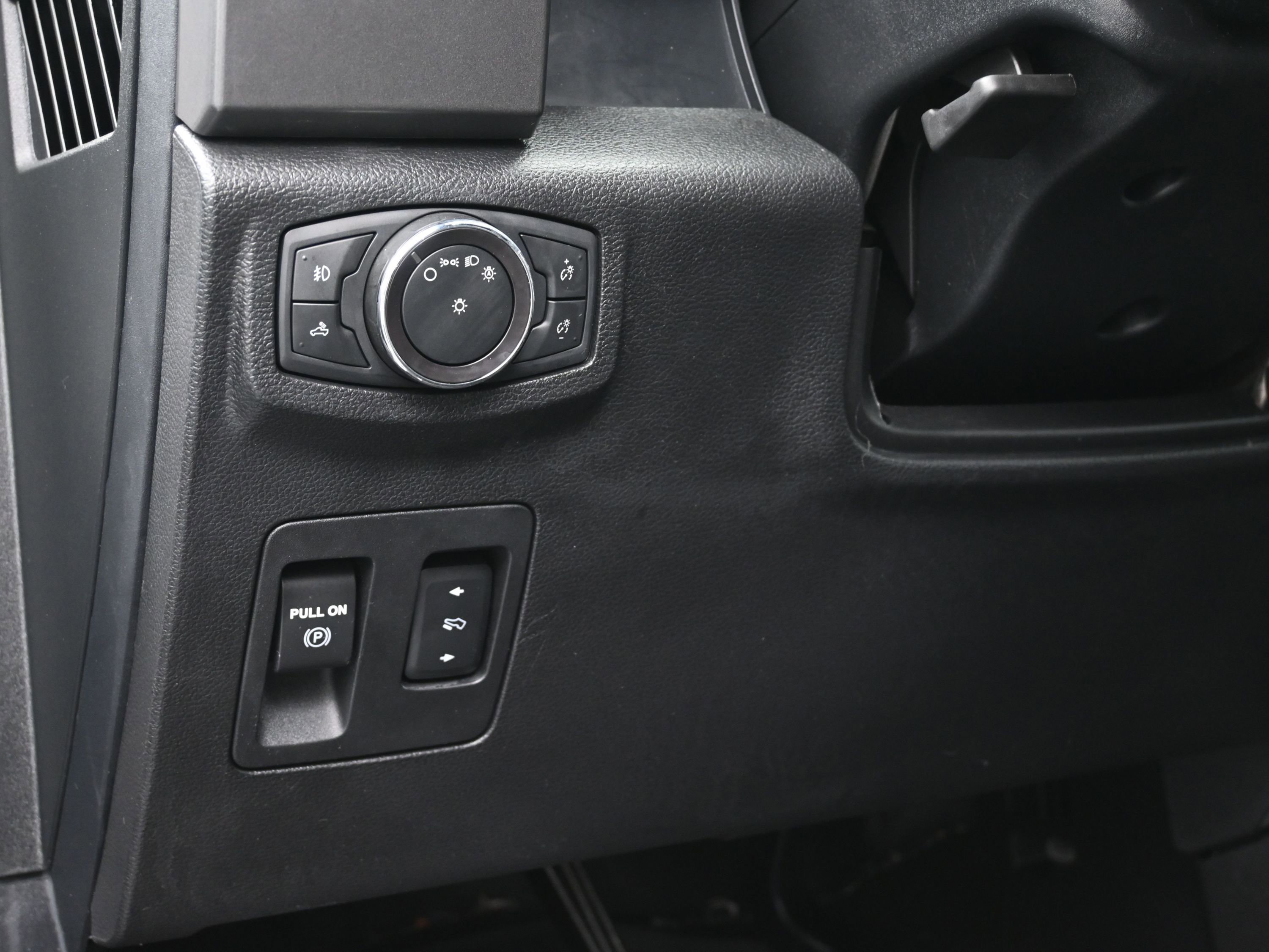 Used 2018 Ford F150 XLT w/ Equipment Group 302A Luxury image 23