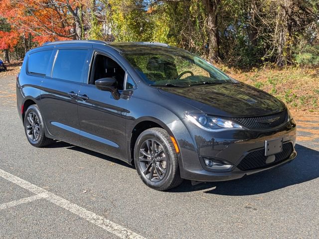 Certified 2020 Chrysler Pacifica Touring-L w/ Advanced Safetytec Group image 8