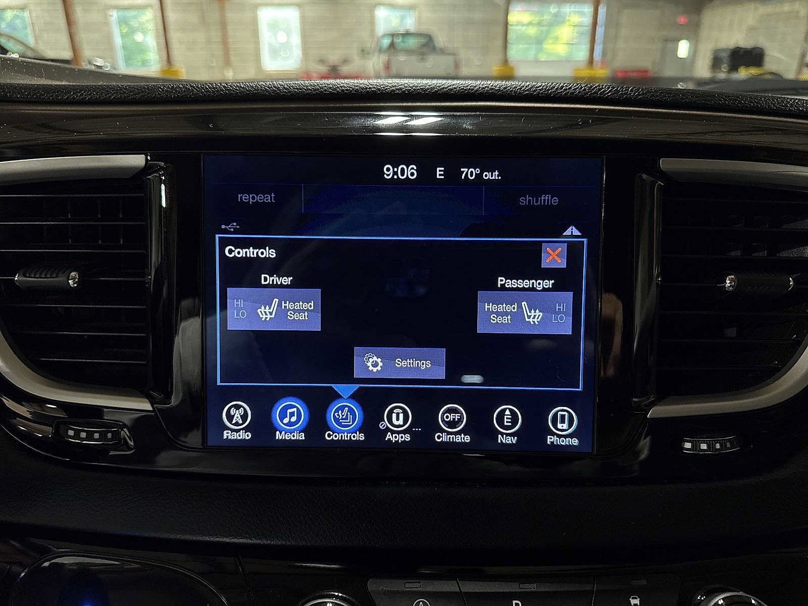 Used 2017 Chrysler Pacifica Touring-L w/ Tire & Wheel Group FWD image 31