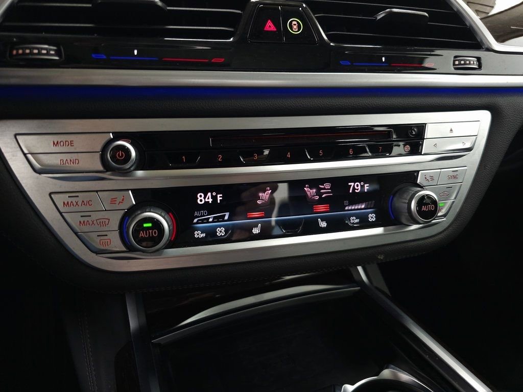 Used 2020 BMW 750i xDrive image 36