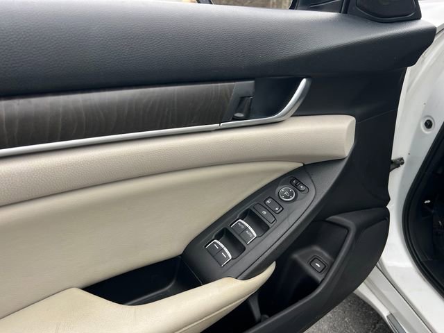 Used 2018 Honda Accord EX image 11