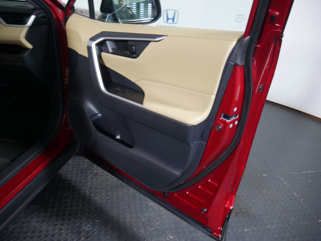Used 2022 Toyota RAV4 LE image 6