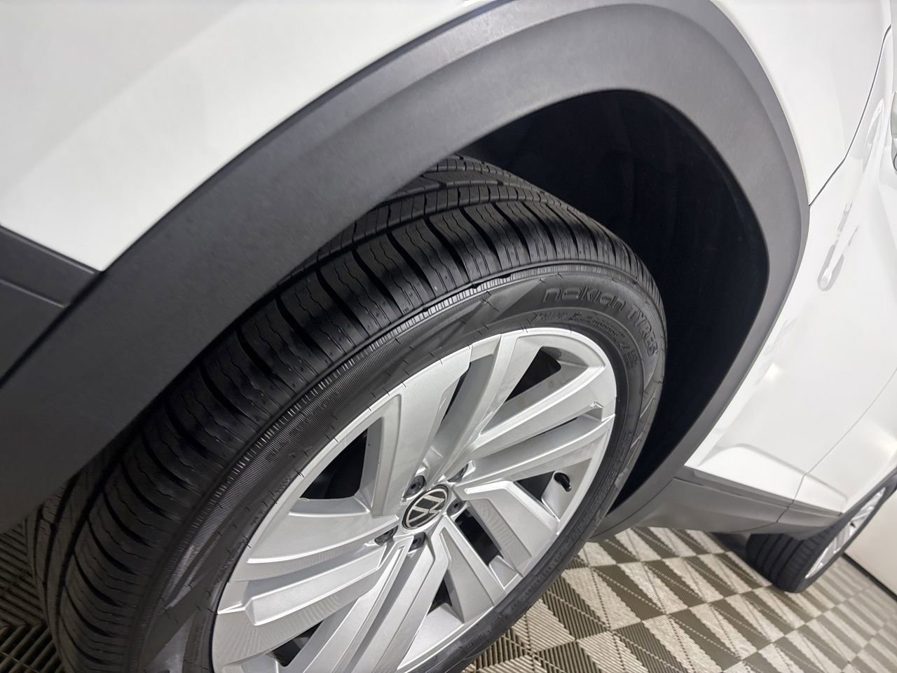 Used 2023 Volkswagen Atlas Cross Sport SE w/ Panoramic Sunroof Package image 31