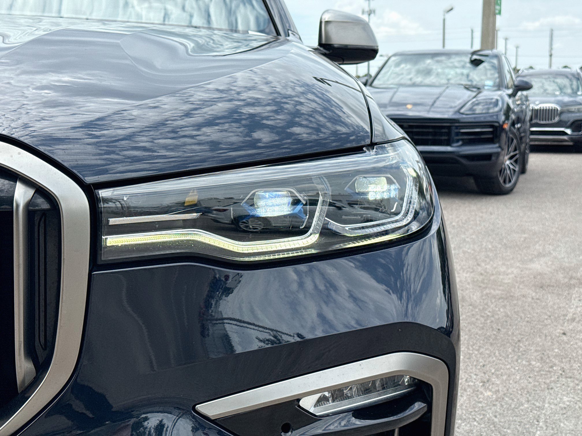 Used 2022 BMW X7 M50i w/ Executive Package AWD/4WD image 9