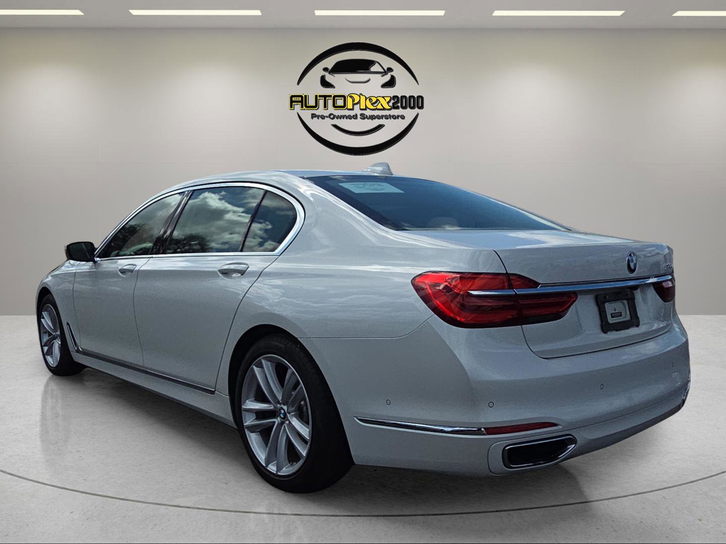 Used 2017 BMW 750i image 5