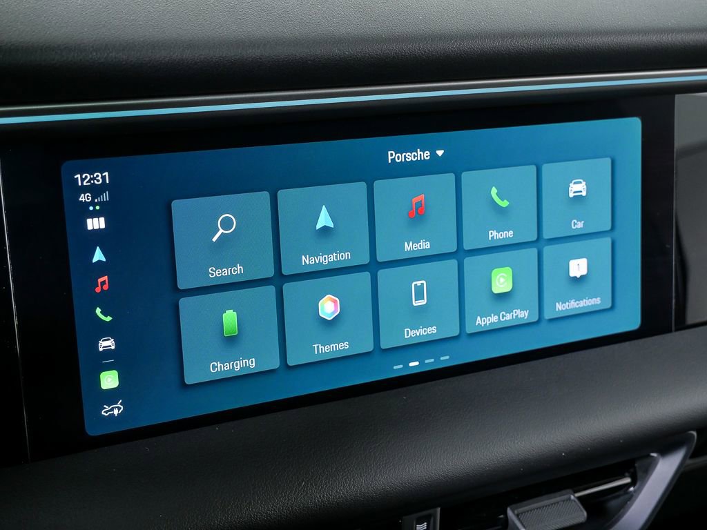 Certified 2025 Porsche Macan Electric image 14