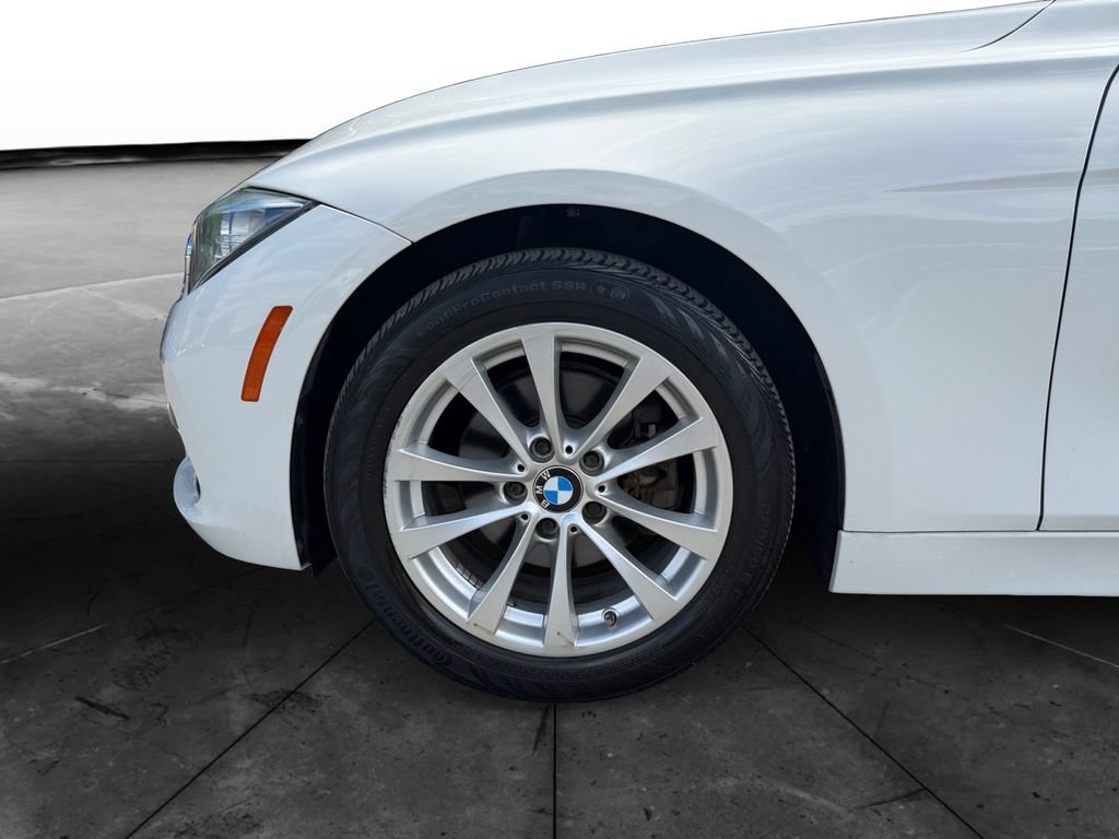 Used 2016 BMW 320i xDrive Sedan AWD/4WD image 14