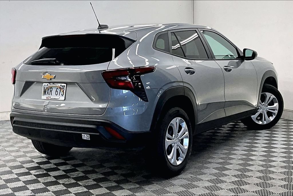 Used 2024 Chevrolet Trax LS w/ Driver Confidence Package FWD image 13