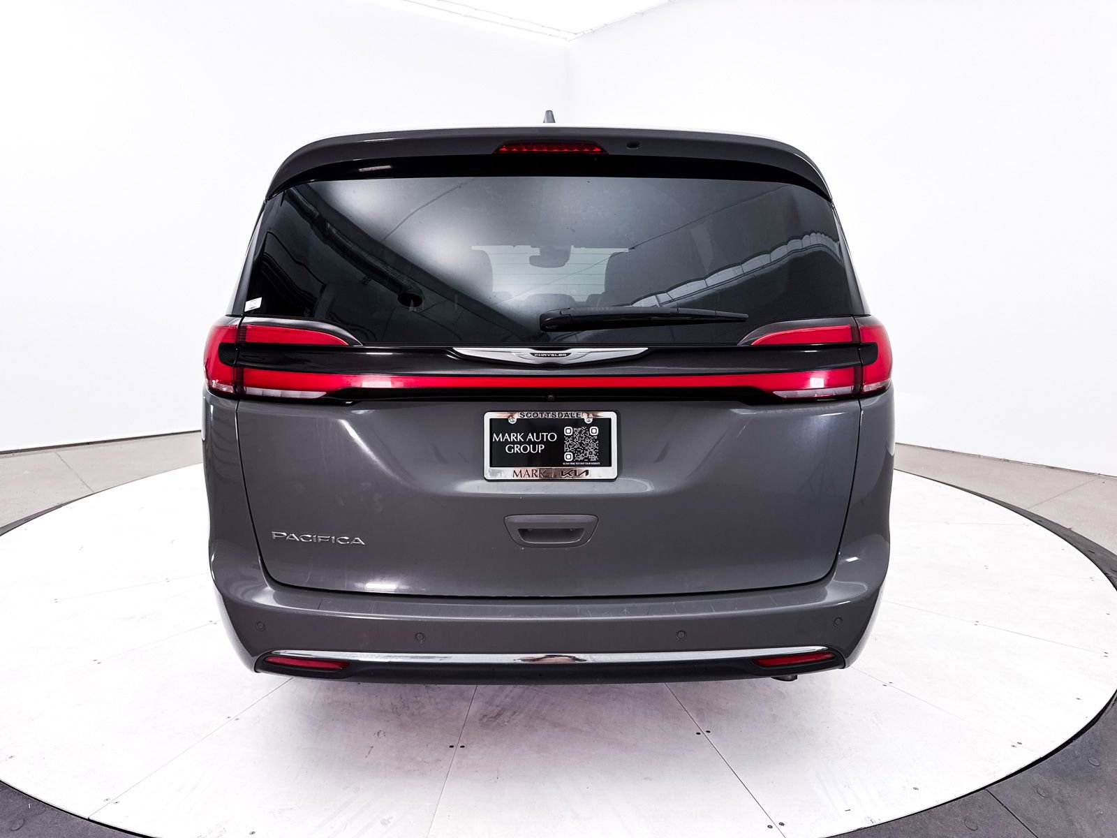 Used 2021 Chrysler Pacifica Touring-L FWD image 16