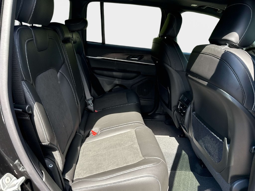 New 2027 Jeep Grand Cherokee Altitude AWD/4WD image 10