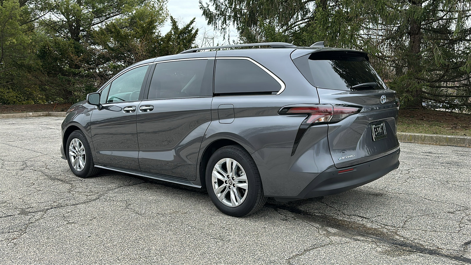 Used 2025 Toyota Sienna XLE w/ XLE Plus Package image 8