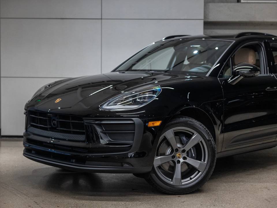 Certified 2026 Porsche Macan AWD/4WD image 15