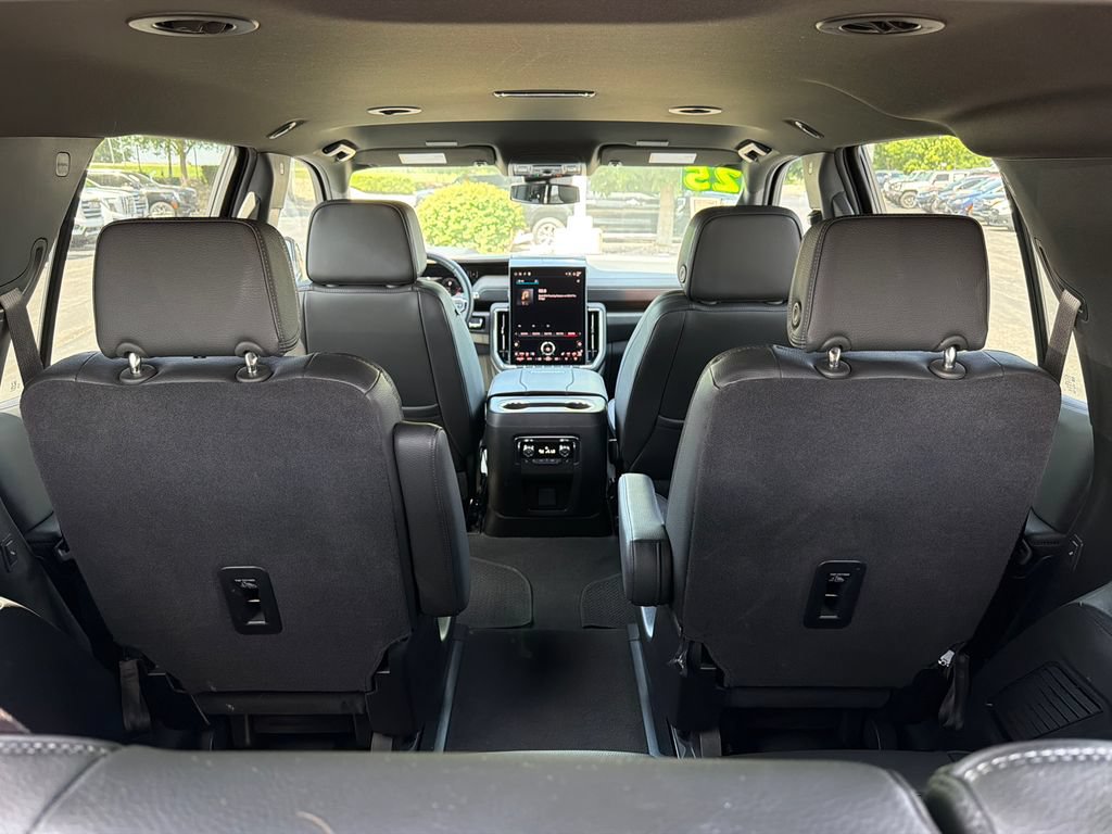 Used 2025 GMC Yukon Denali AWD/4WD image 12