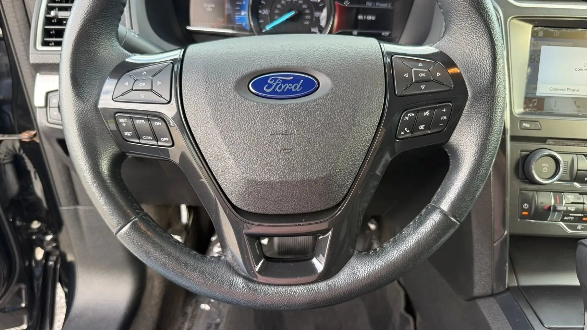 Used 2017 Ford Explorer XLT w/ Equipment Group 202A FWD image 20