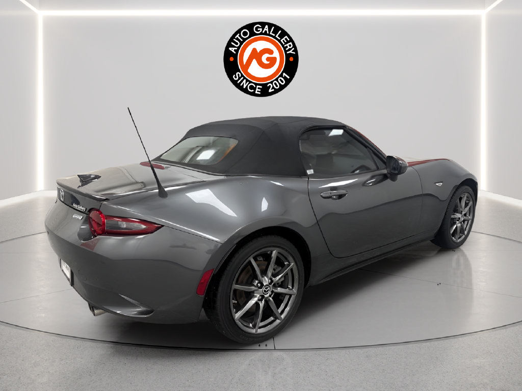 Used 2019 MAZDA MX-5 Miata Grand Touring w/ GT-S Package RWD image 3