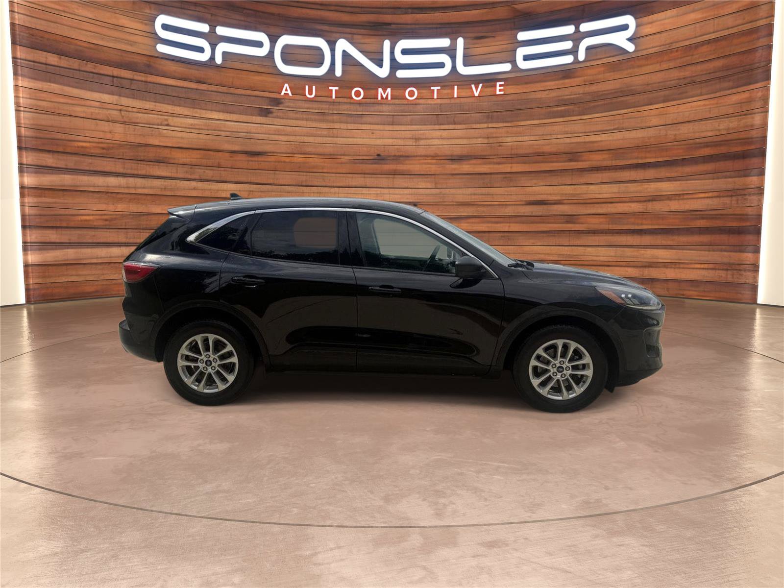 Used 2022 Ford Escape SE w/ Cold Weather Package FWD image 8