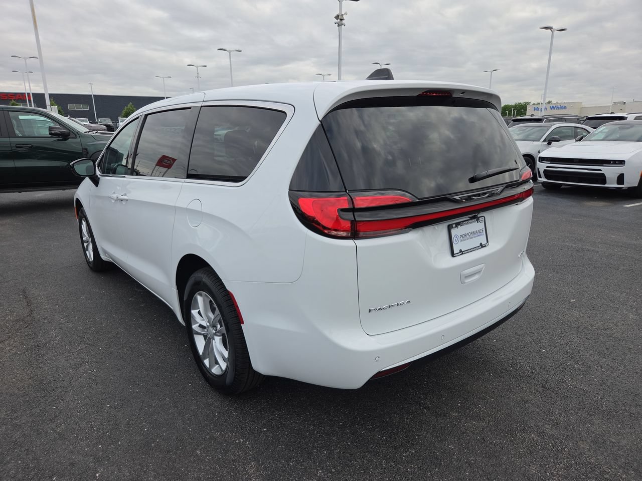 New 2027 Chrysler Pacifica Select w/ Family Tech Group AWD/4WD image 5
