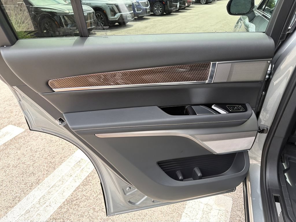New 2027 Cadillac Vistiq Luxury w/ LPO, Floor Liner Package AWD/4WD image 34