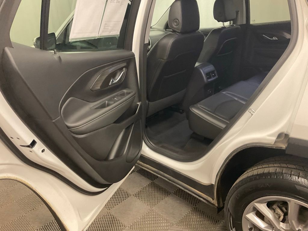 Used 2024 GMC Terrain SLT image 30