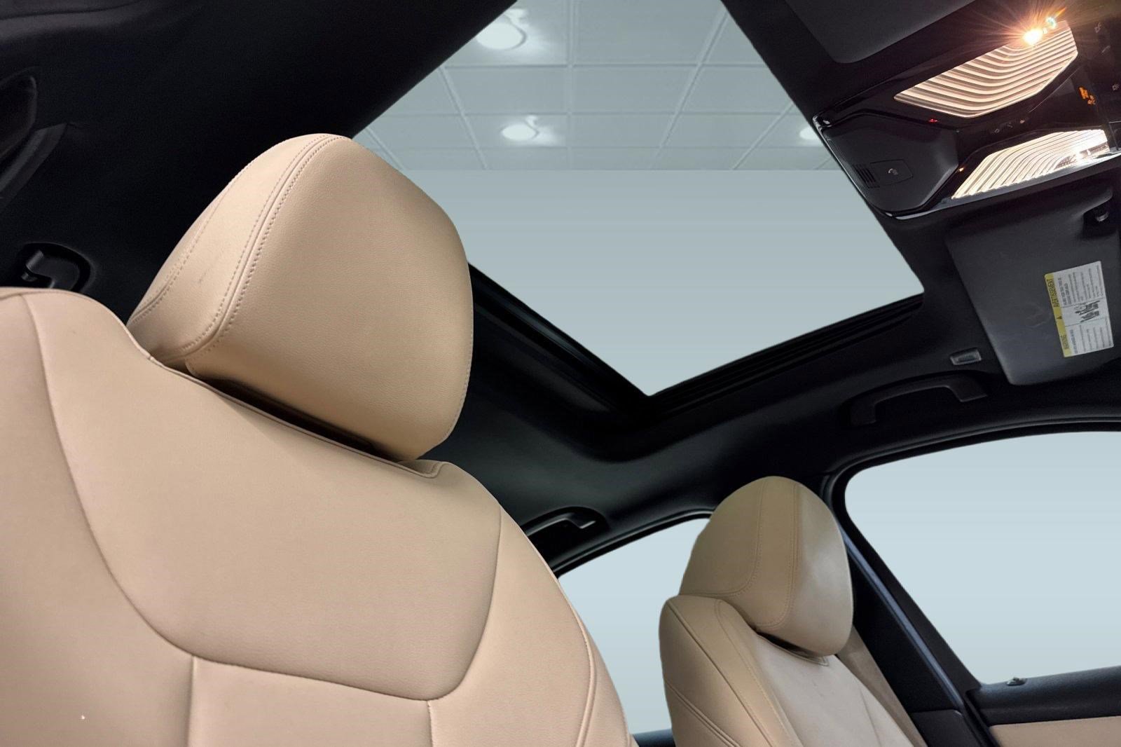 Used 2020 BMW 330i Sedan w/ Convenience Package RWD image 16