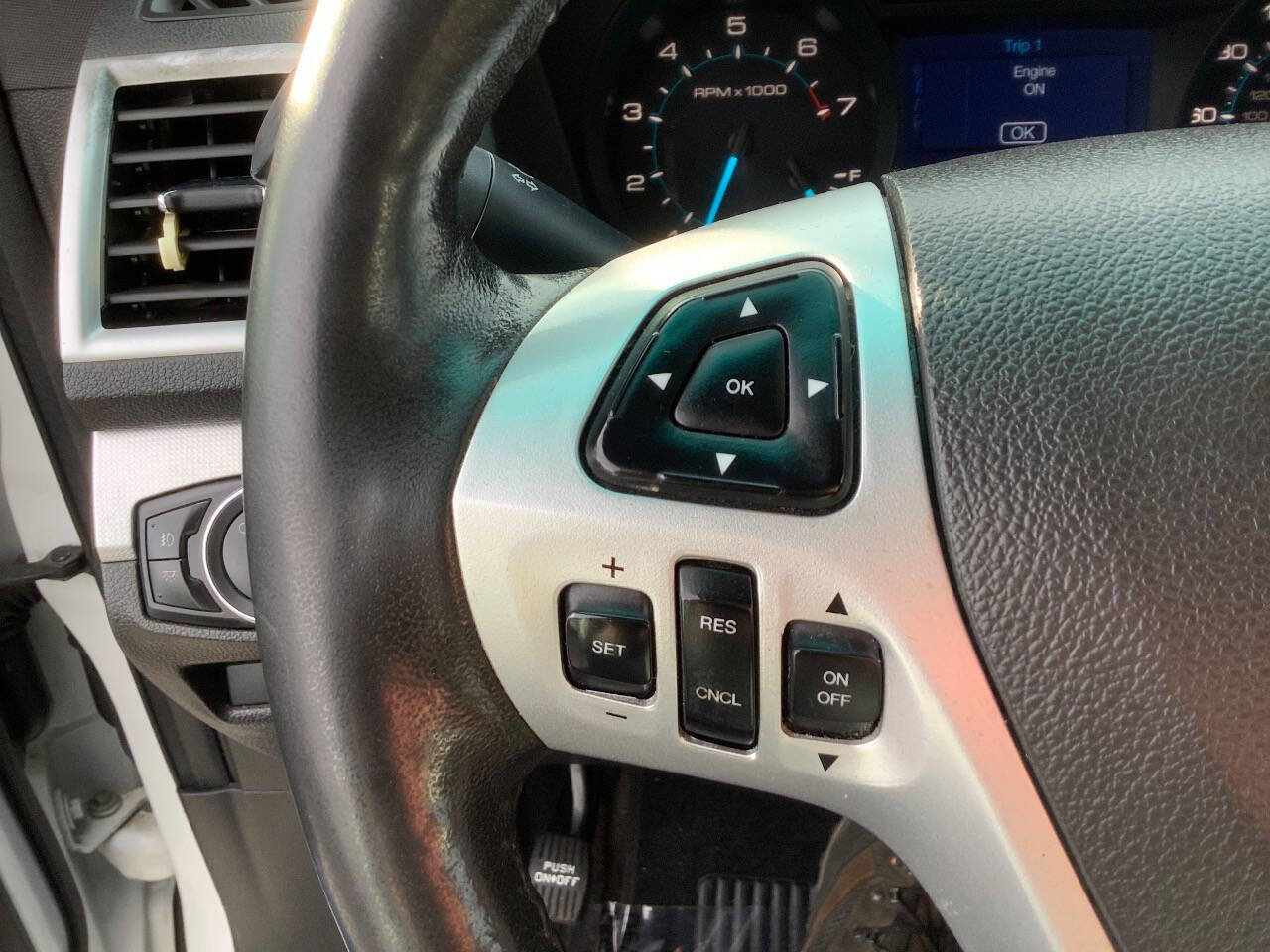 Used 2015 Ford Explorer XLT image 44