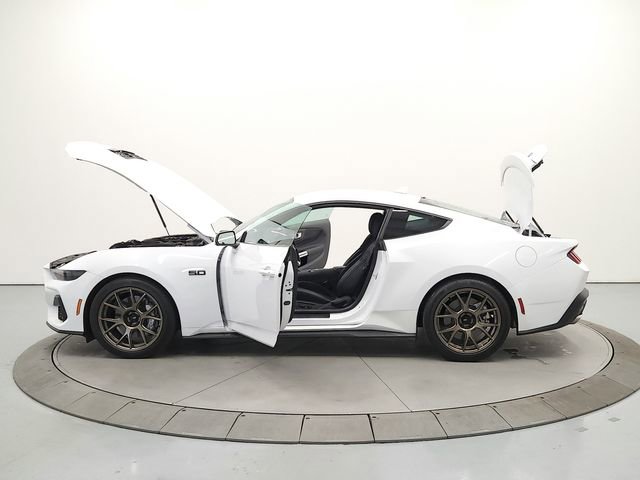 Used 2025 Ford Mustang GT RWD image 12
