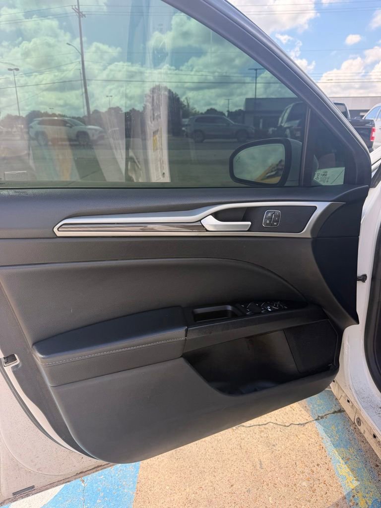 Used 2019 Ford Fusion SEL FWD image 12