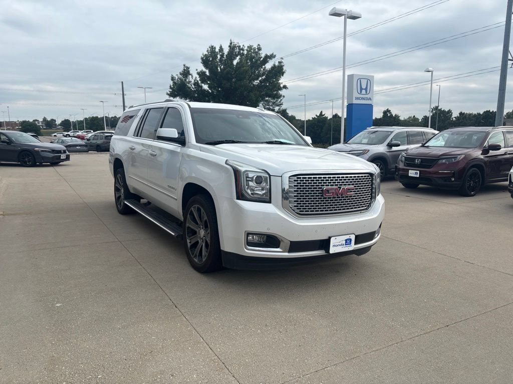 Used 2017 GMC Yukon XL Denali w/ Open Road Package AWD/4WD image 3