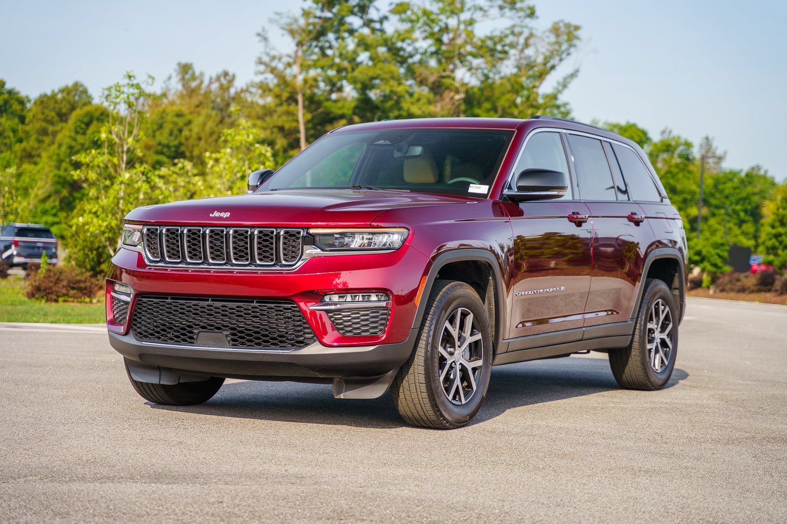 Used 2024 Jeep Grand Cherokee Limited RWD image 3