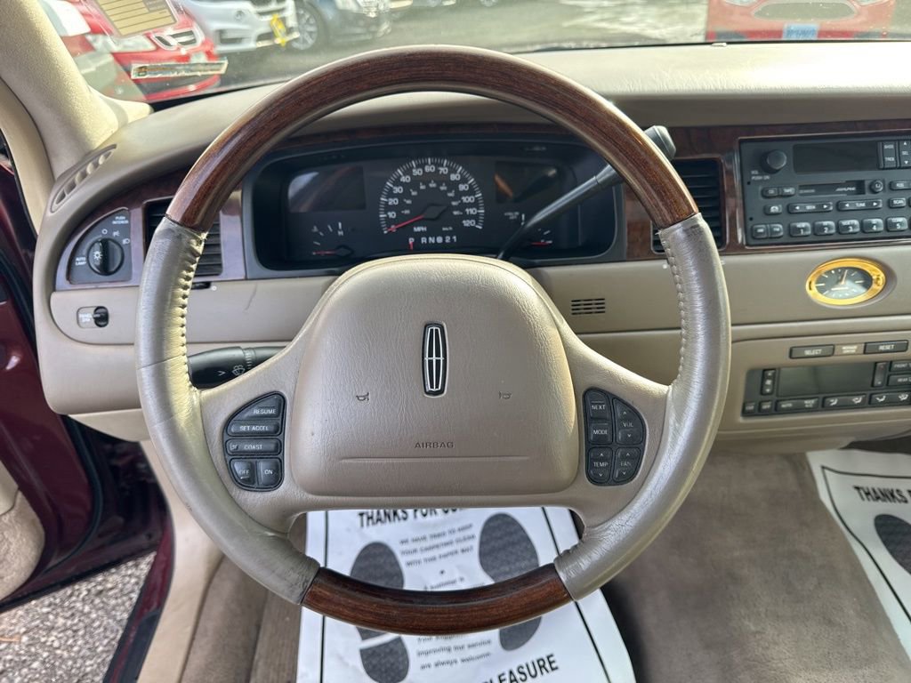 Used 2000 Lincoln Town Car Cartier image 31