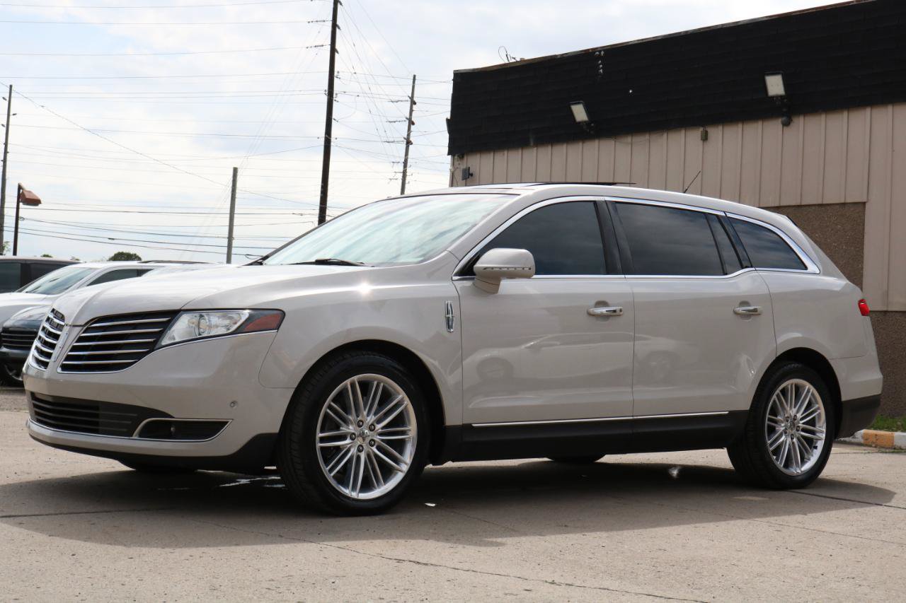 Used 2019 Lincoln MKT AWD image 17