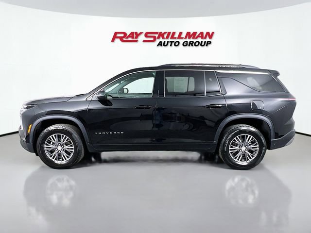Used 2025 Chevrolet Traverse LT image 4
