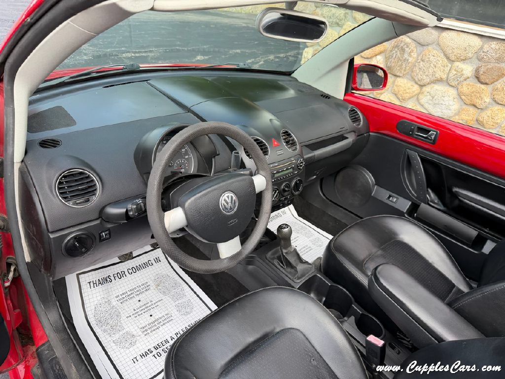 Used 2006 Volkswagen Beetle Convertible w/ Package 1 FWD image 4
