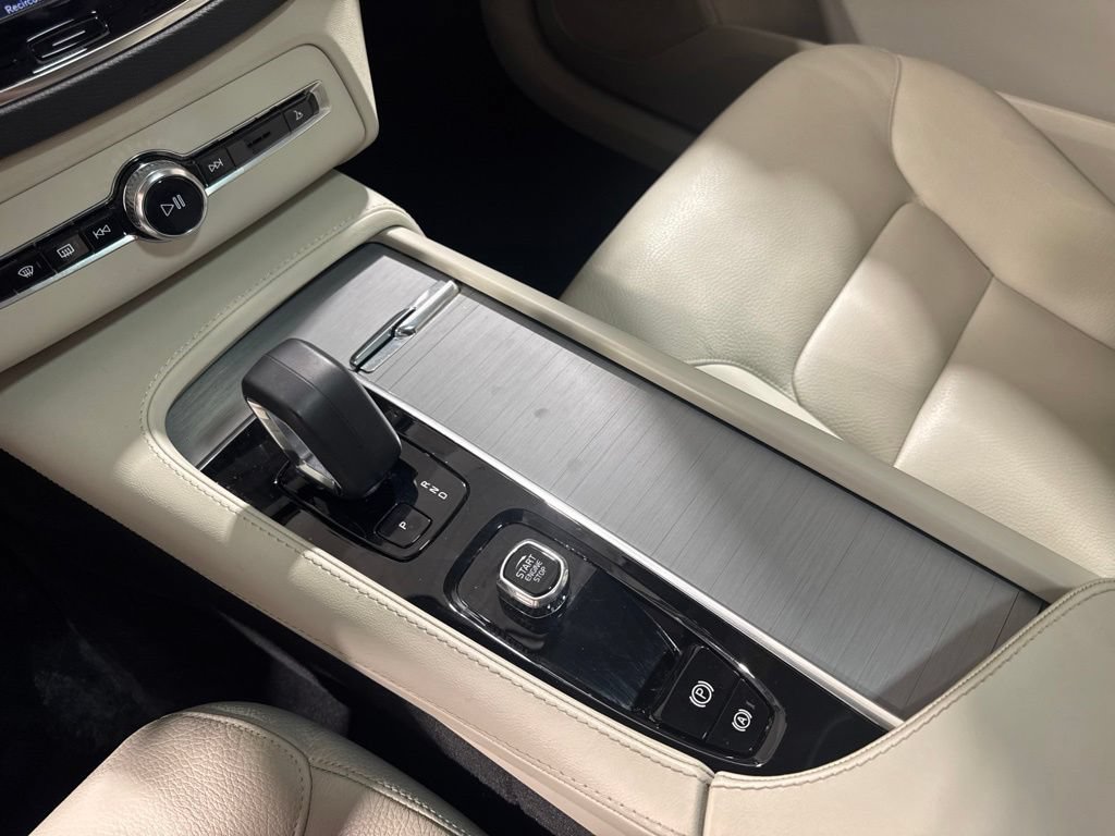 Used 2023 Volvo XC90 B5 Core w/ Climate Package AWD/4WD image 14