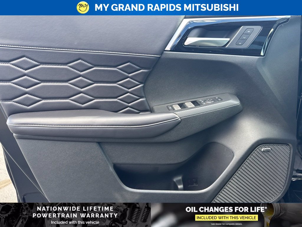 New 2026 Mitsubishi Outlander SEL AWD/4WD image 10