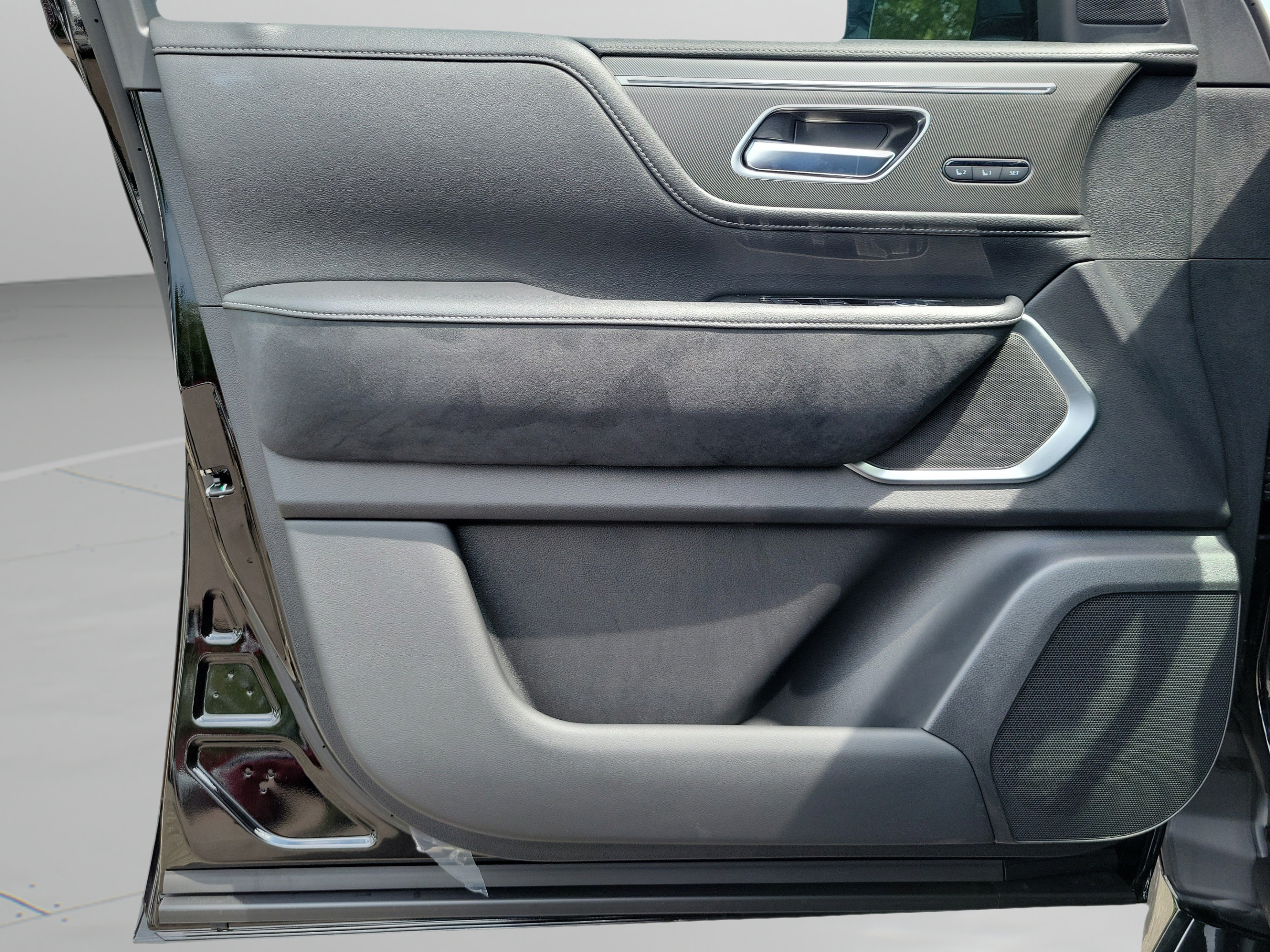 New 2027 INFINITI QX80 Luxe w/ Cargo Package RWD image 12