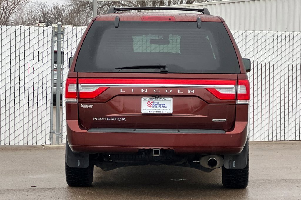 Used 2016 Lincoln Navigator Select image 5