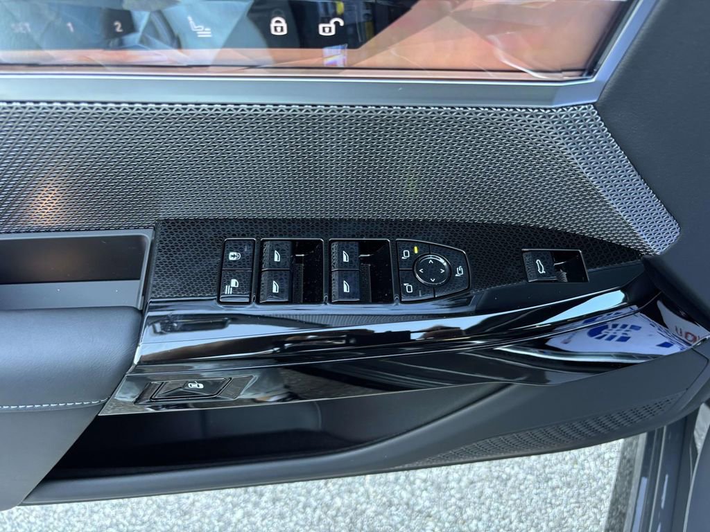 New 2026 BMW 750e xDrive w/ Executive Package image 14