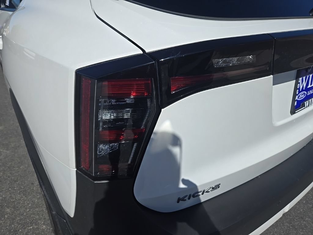 Certified 2025 Nissan Kicks SR w/ SR Premium Package AWD/4WD image 37