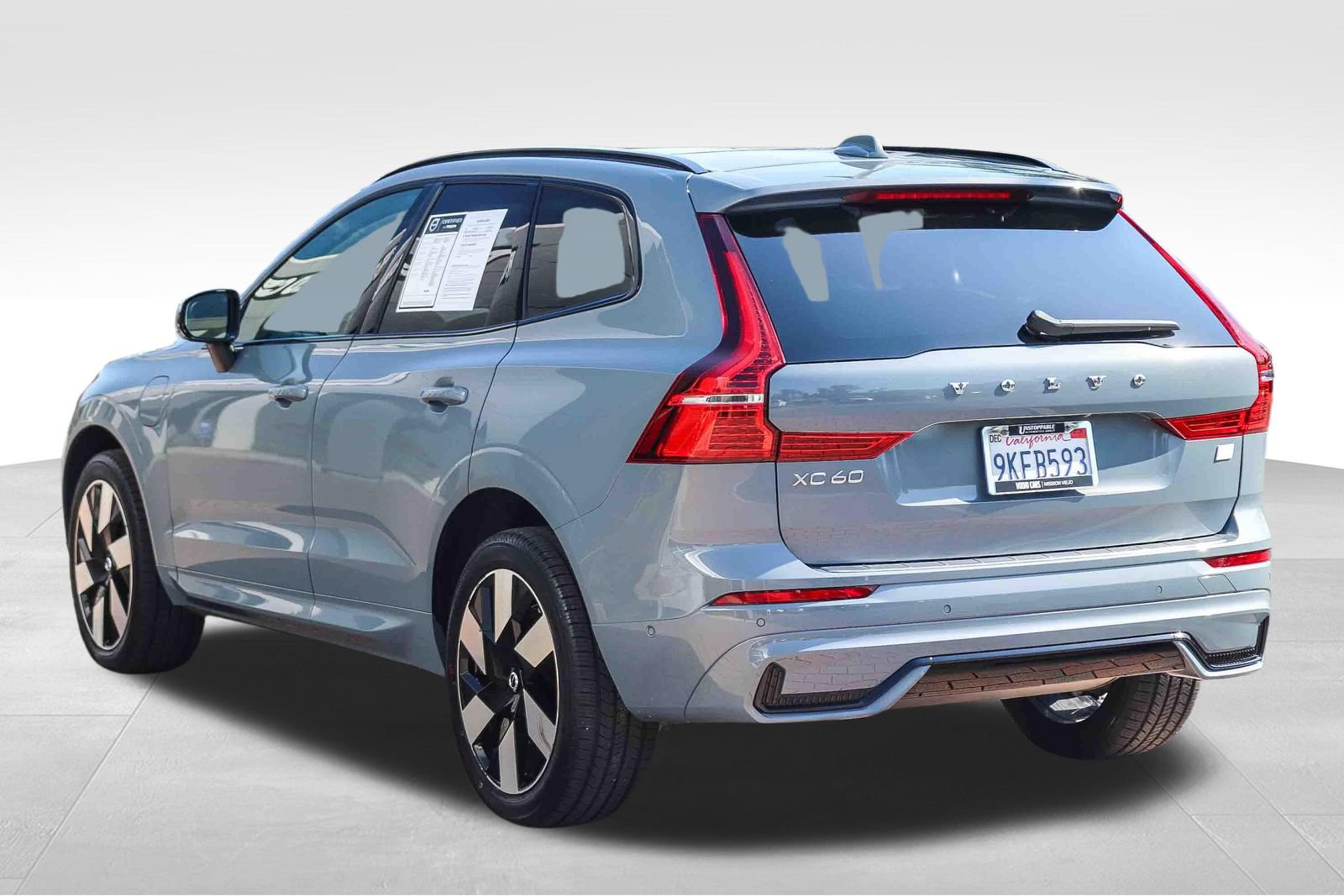 Used 2024 Volvo XC60 T8 Plus w/ Protection Package Premier AWD/4WD image 5