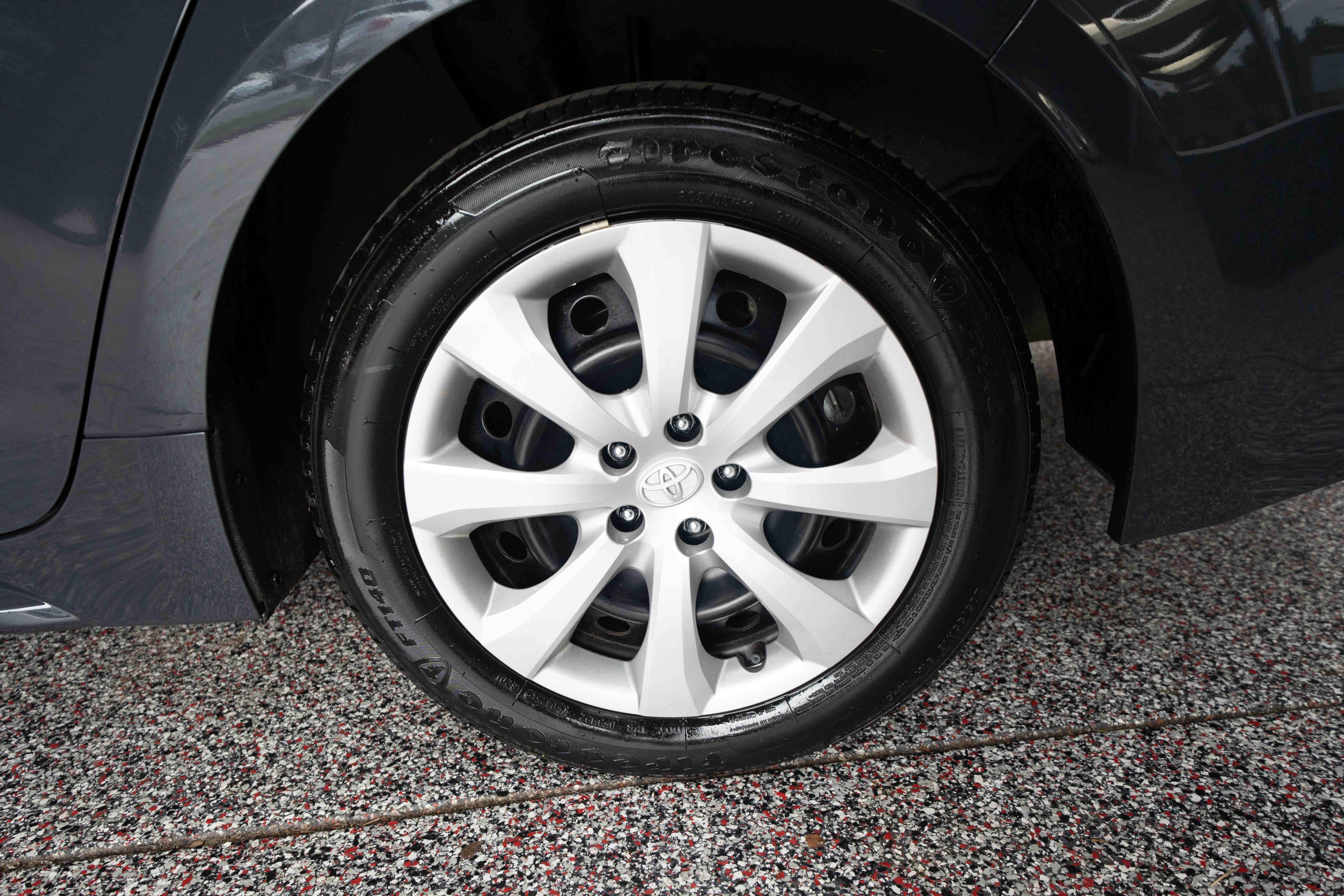 Used 2025 Toyota Corolla LE FWD image 28