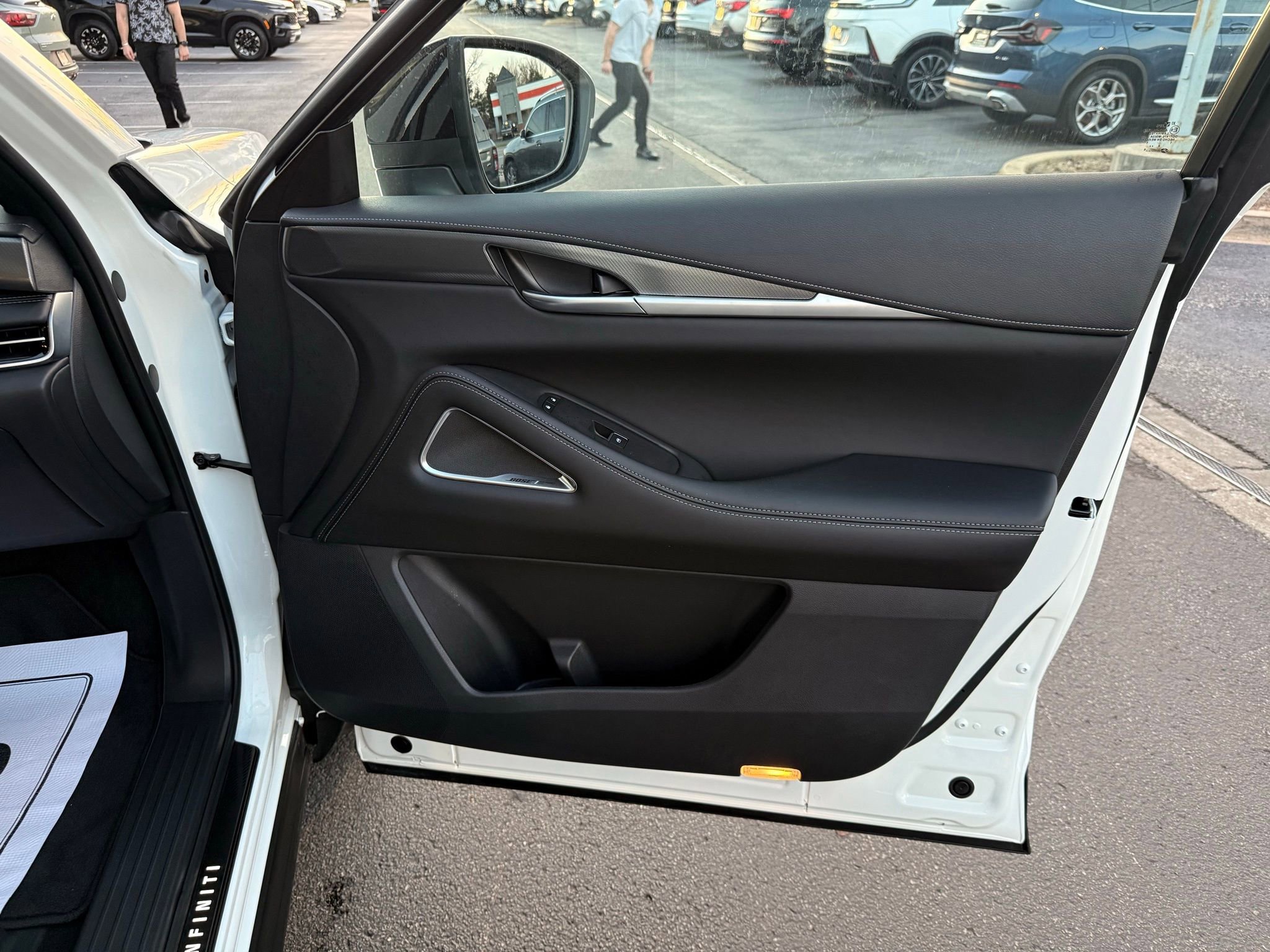 Used 2025 INFINITI QX60 Luxe w/ Black Edition image 15