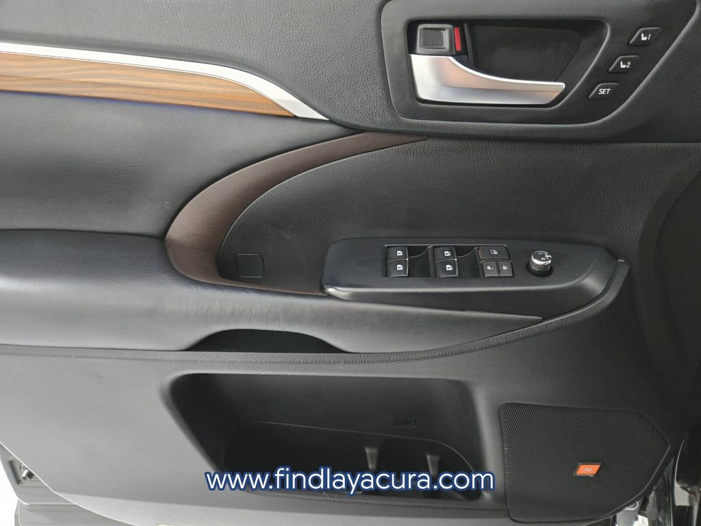 Used 2019 Toyota Highlander Limited FWD image 19