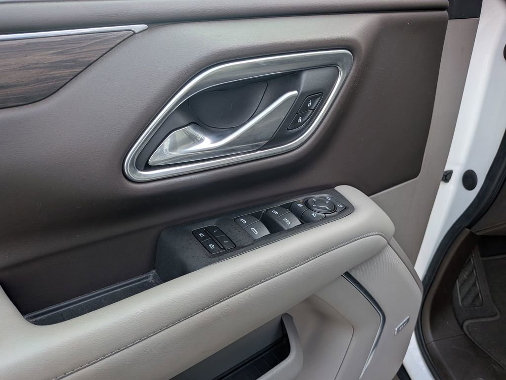 Used 2021 Chevrolet Suburban Z71 w/ Luxury Package image 12